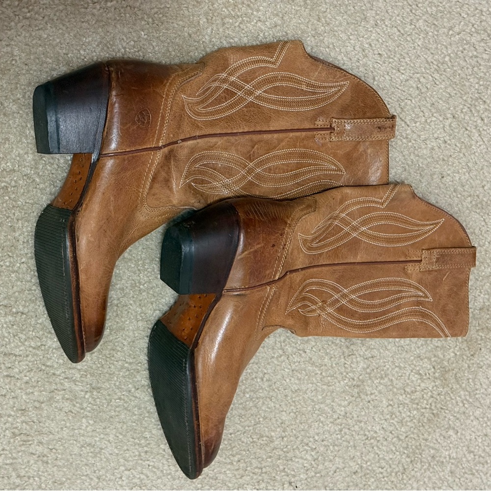 Ariat Brown Western Boots with Embroidered Design